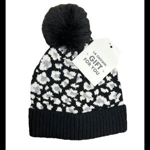 LA Grown Knit Pom-Pom Beanie Hat Animal Print White Black One Size (0336)
